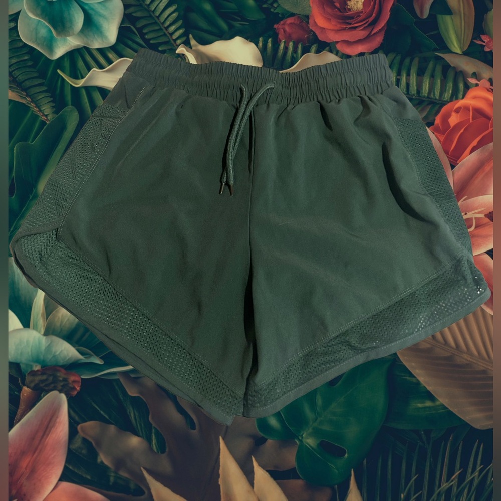 0 to 5 Women's Green Athletic Shorts size Medium